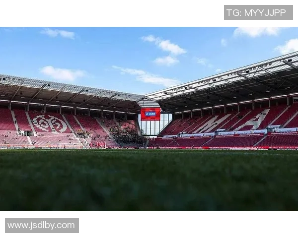 强强对话低迷法兰克福遭遇拜仁慕尼黑重创